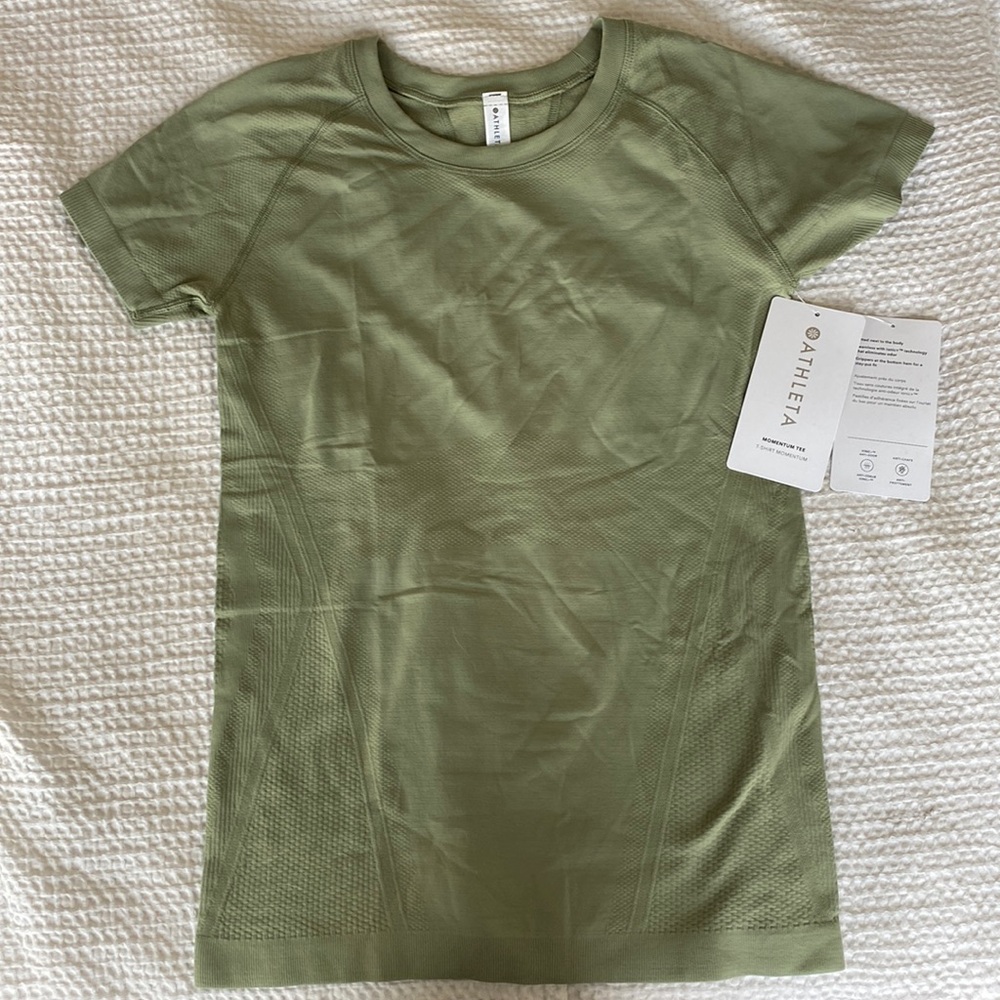 NWT Athleta momentum seamless tee in eucalyptus green (XS)
